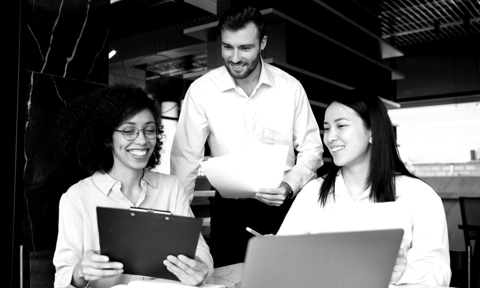 Analisis pasar komoditas dengan data real-time dan grafik pergerakan harga